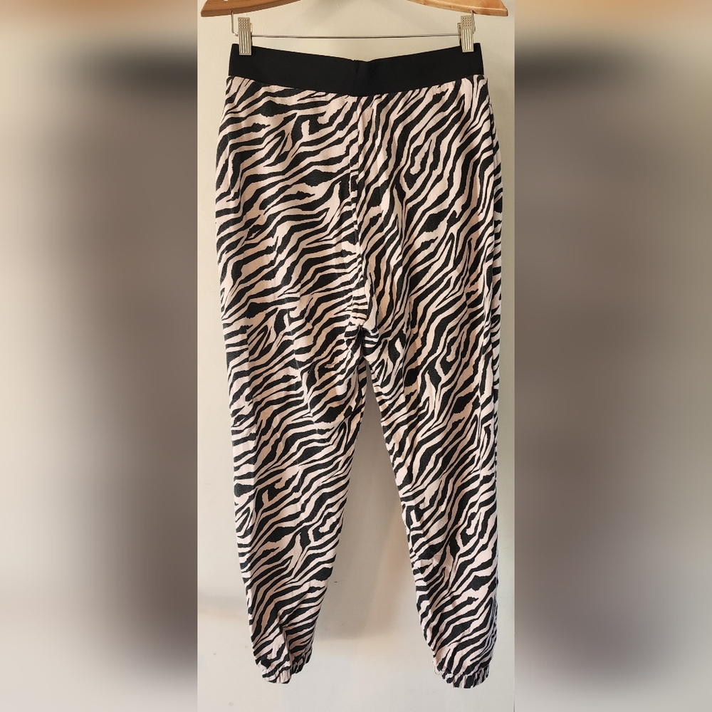 Victoria's Secret Joggers Animal Print Black and Cream/Tan Size M Never Worn - Picture 5 of 8